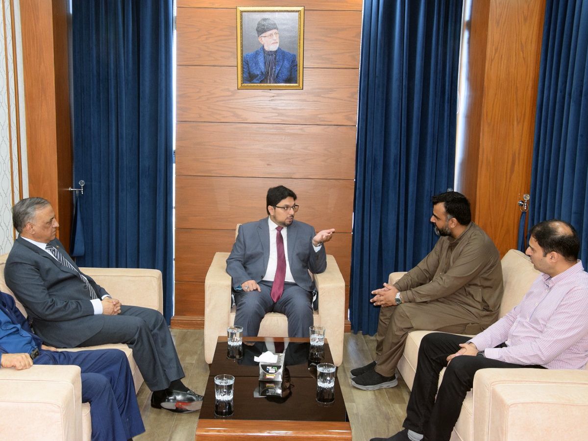 mr-hamza-majeed-ceo-of-oz-techwork-wise-market-oz-developers-along-with-wise-markets-country-head-mr-ahmad-yasir-visited-minhaj-university-lahore-for-a-strategic-engagement-that-marked-multiple-milestones