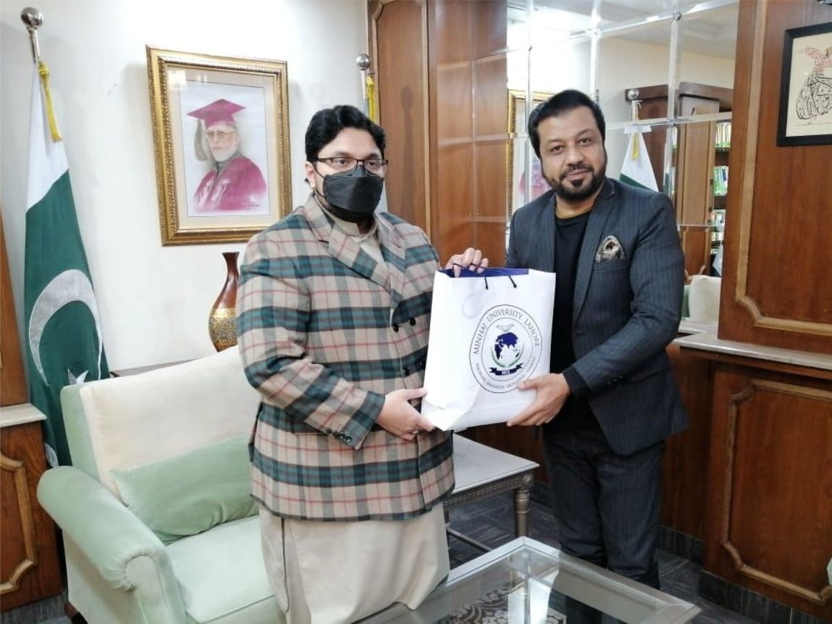 جنید-اقبال-کا-منہاج-یونیورسٹی-لاہور-کا-دورہ